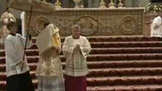 The use of Ombrellino in Papal Liturgy Modern  1 [upl. by Stacie]