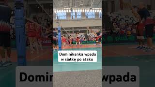 Dominikanka wpada w siatkę po ataku reprezentacjapolski siatkówka shorts sport dominikana [upl. by Ruthven]