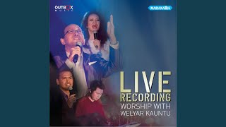 Bapa Kupersembahkan Tubuhku Live [upl. by Lilyan]