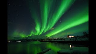 Polarlichter am Lyngenfjord in Norwegen [upl. by Googins444]