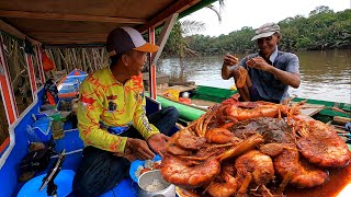 Masak rica rica udang galah segar hasil mancing langsung di perahu [upl. by Akehsyt5]