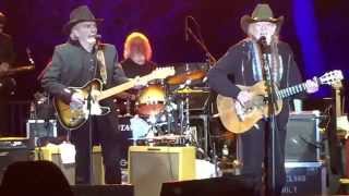 Willie Nelson and Merle Haggard play Pancho amp Lefty Live [upl. by Annahsor651]