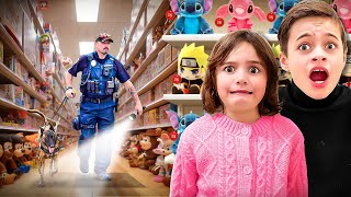 Les Enfants PASSENT La NUIT Dans Un MAGASIN DE JOUETS [upl. by Charin]