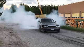 Lexus LS400 Locked Differential Burnout End of tires [upl. by Haimarej]