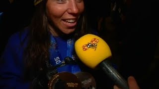 Här visar Charlotte Kalla upp sina medaljer [upl. by Ilek]